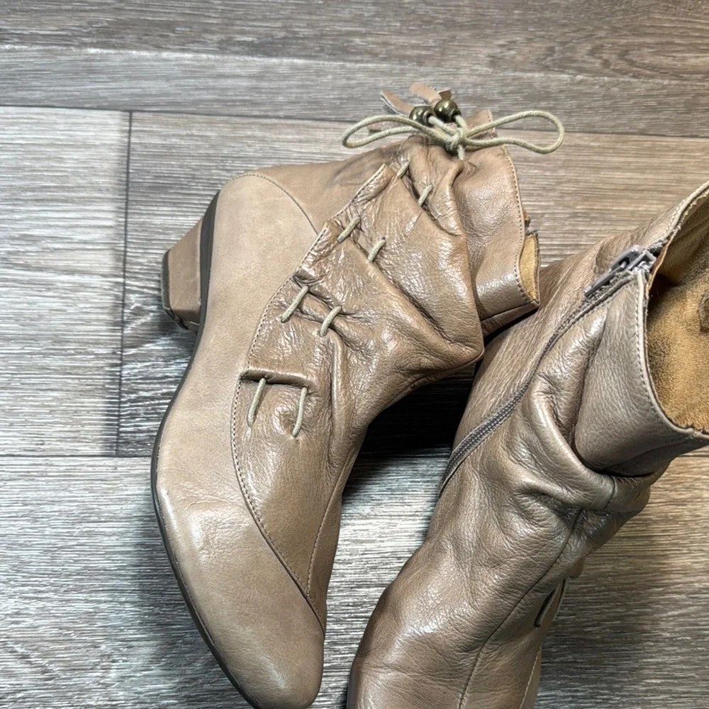 Eric Michael  Tan soft Leather Ankle Boots woman’s 8.5 (s30)